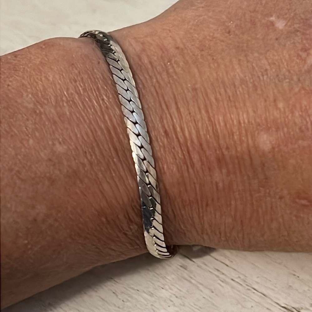 Vintage 925 Italy Sterling Silver herringbone bracelet 7”